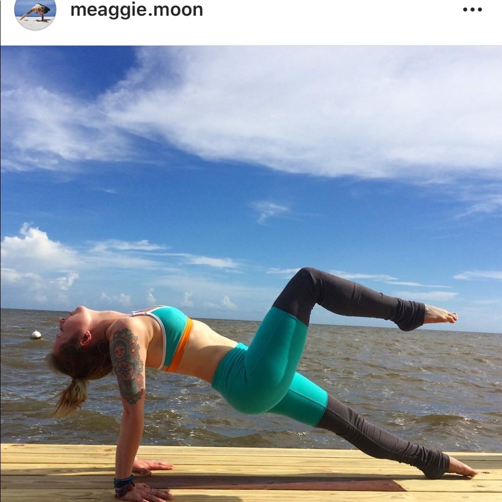 Alo Yoga Leggings - Picture 5 of 6